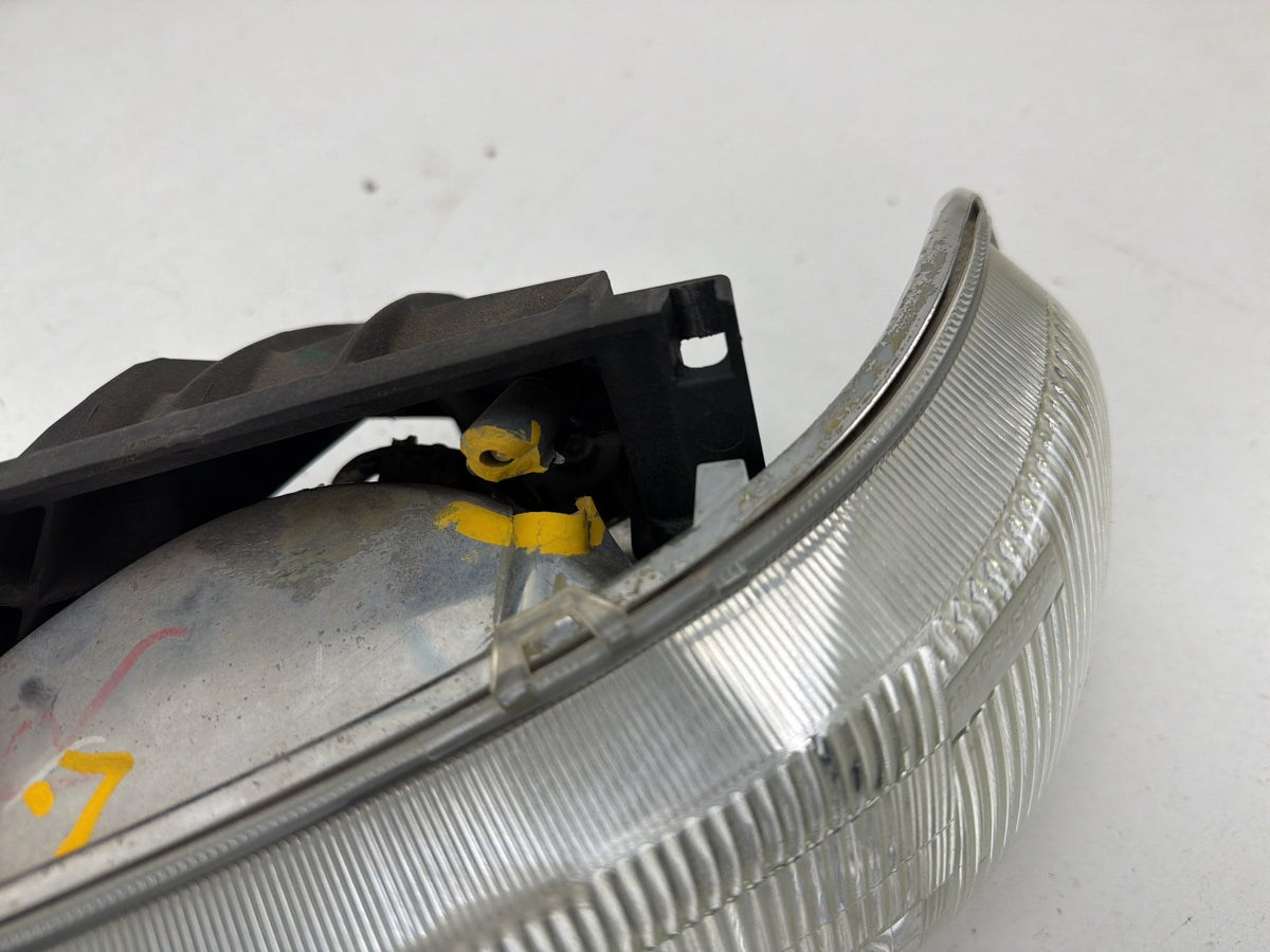 2000-2006 Chevrolet Suburban 1500 Left Side Headlight Assembly 16524537 OEM