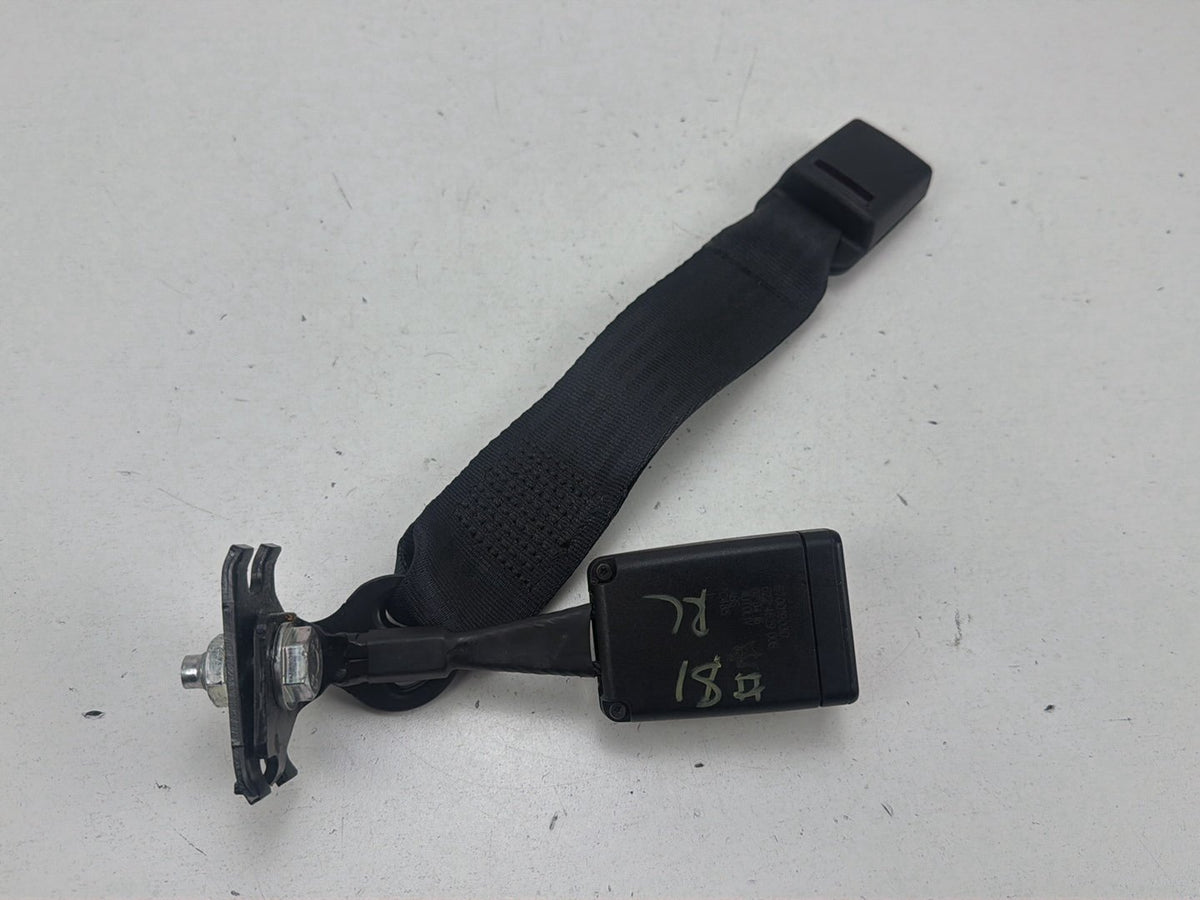 2014-2017 Maserati Ghibli Rear Left & Center Seat Belt Buckle 670019312 OEM