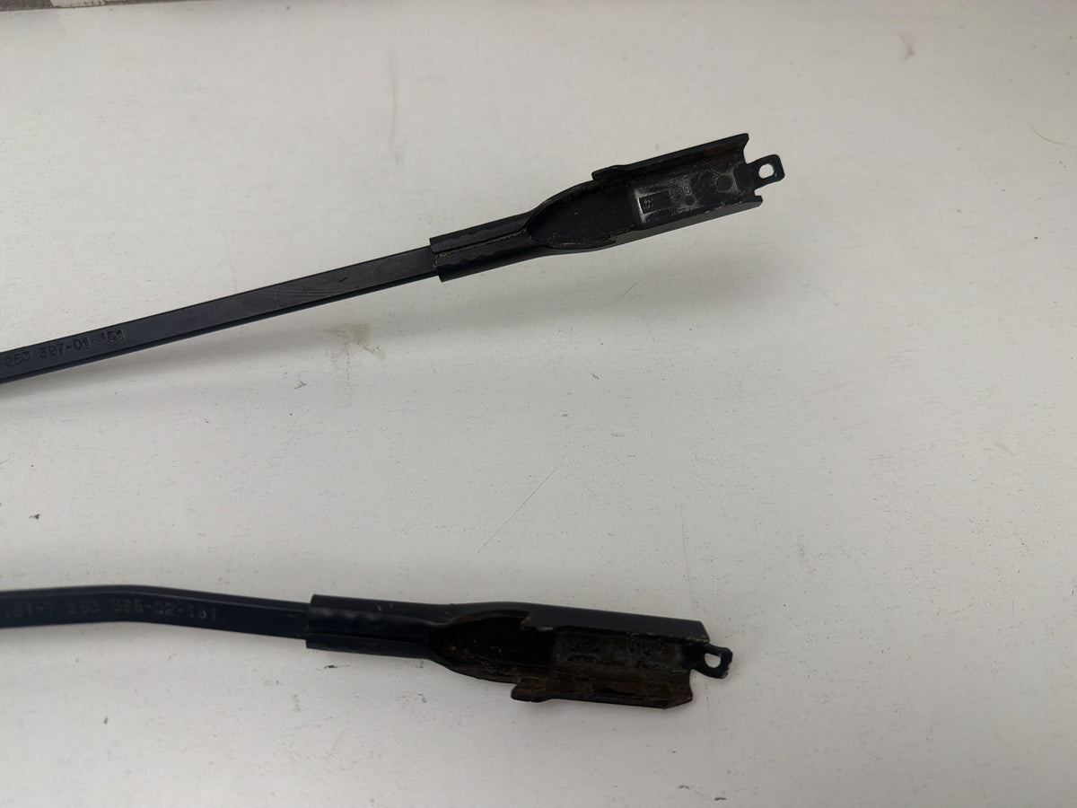 2009-2011 BMW 335i xDrive Front Windshield Wiper Arm Pair 7253397, 7253386 OEM
