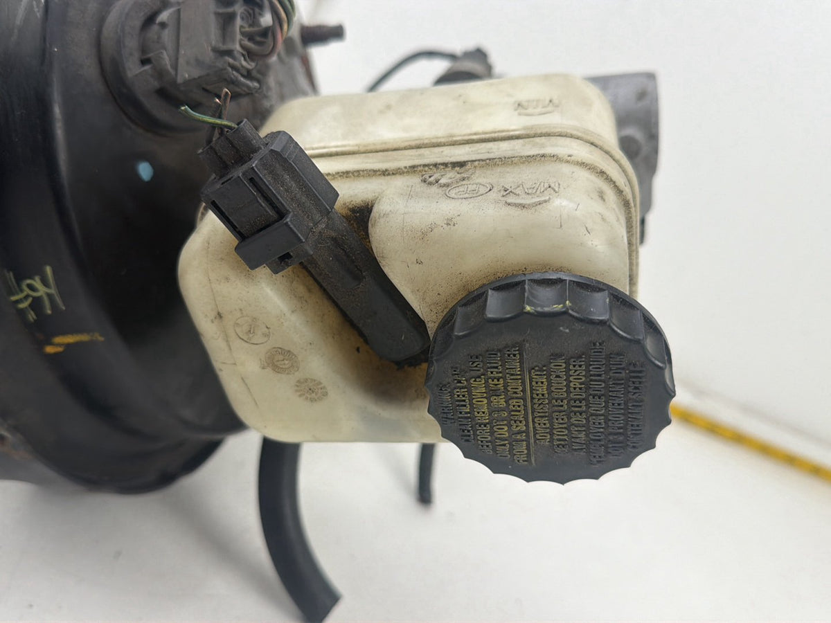 2003-2006 Lincoln Navigator Master Cylinder Power Brake Booster OEM