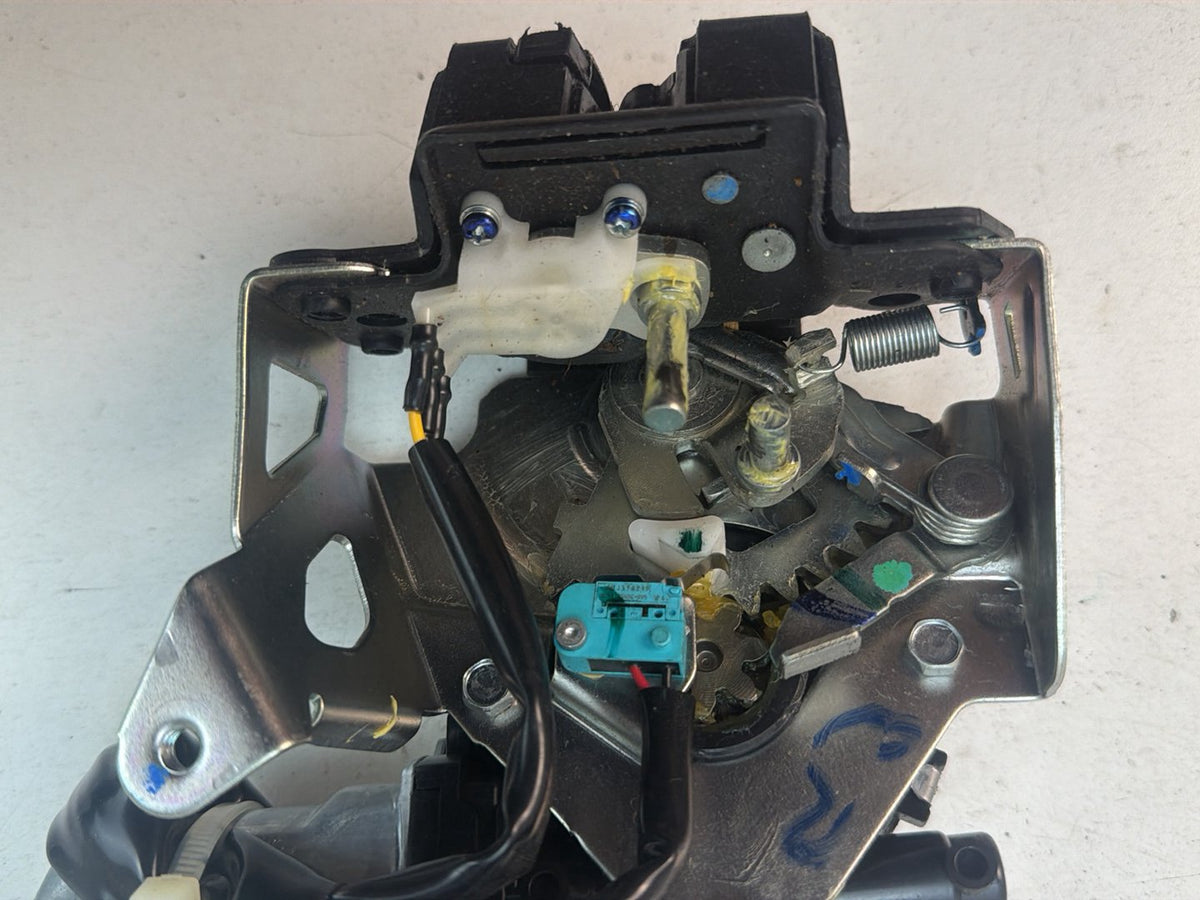 2015-2017 Toyota Sienna L30 - Lock Latch Actuator Motor AY163800-0062 OEM