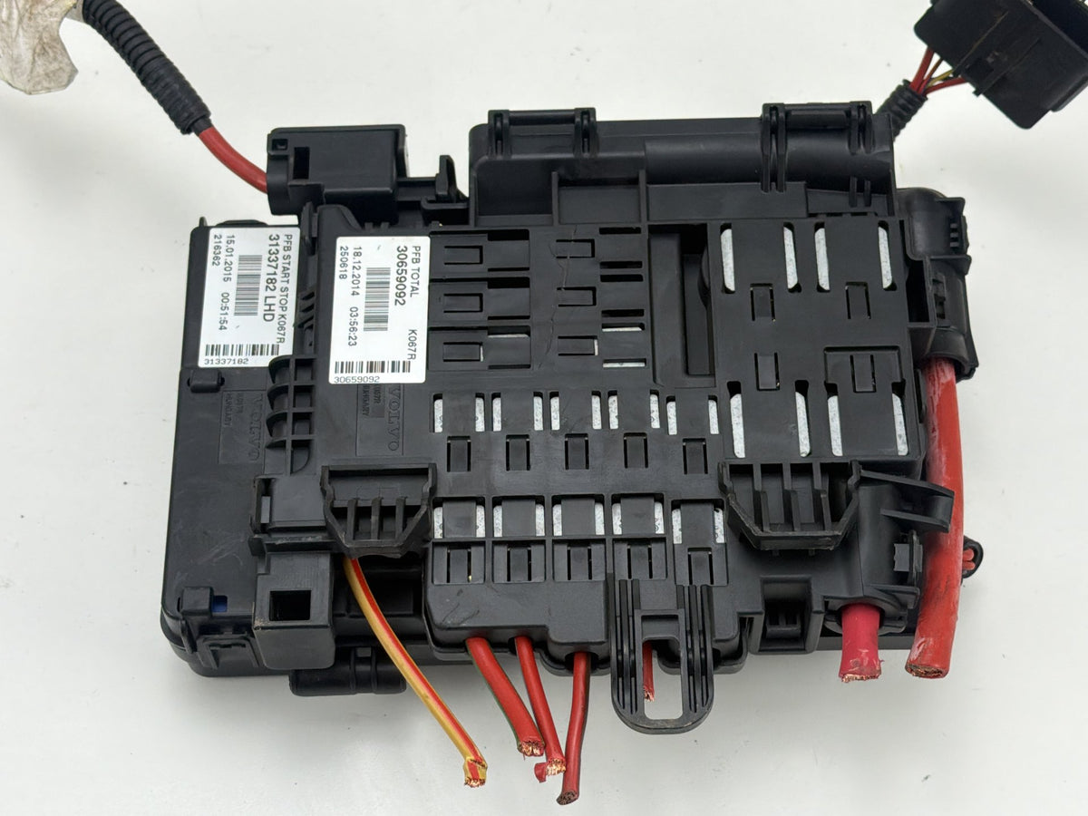 2015-2018 Volvo S60 - Engine Bay Fuse Box 30659092 OEM