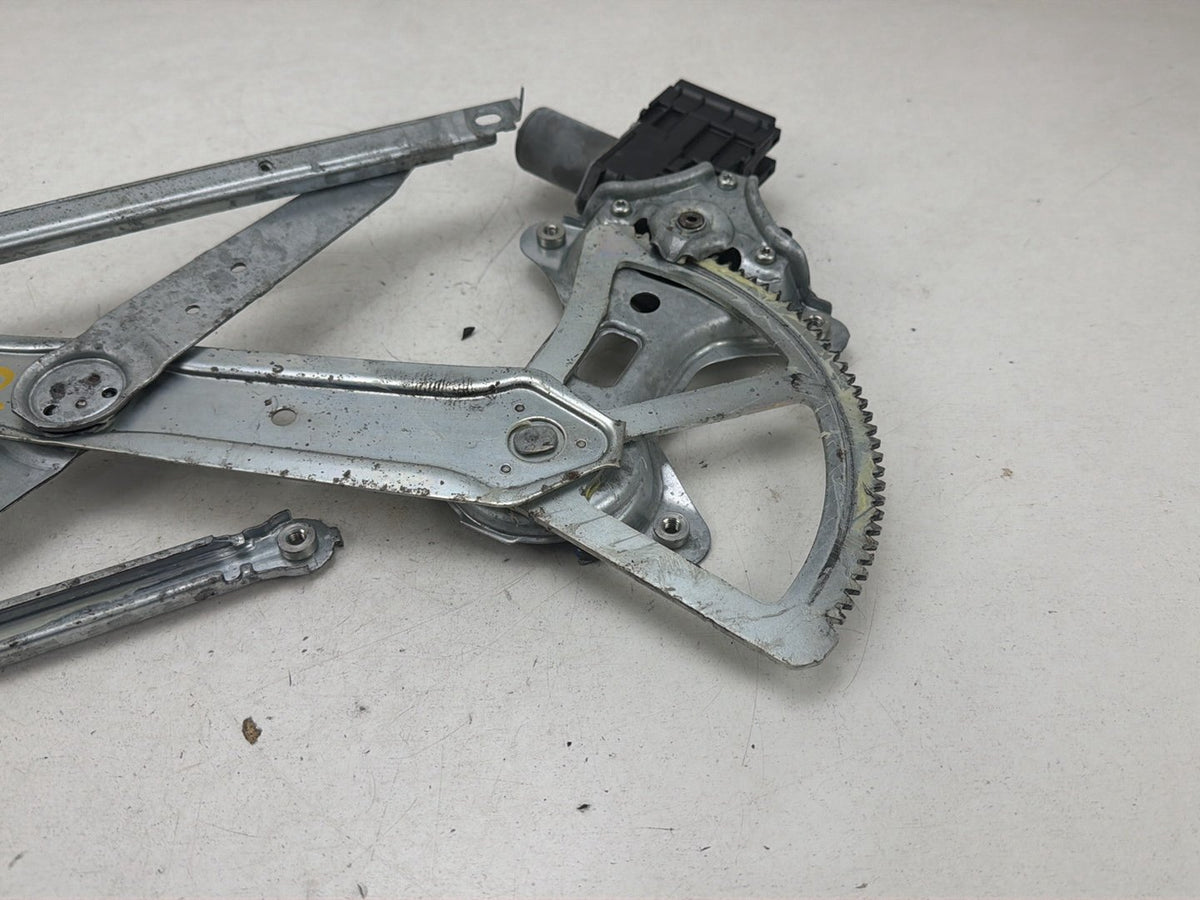 2015-2018 Toyota Sienna Right Front Window Regulator/Motor 85710-06261 OEM