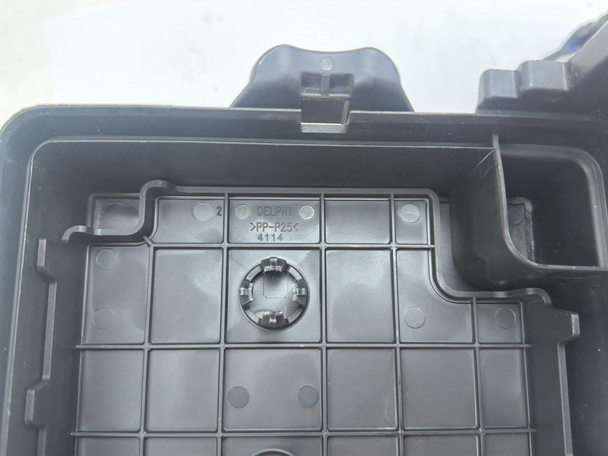 2006 Saturn Ion Engine Underhood Fuse Box Body Control Module BCM OEM