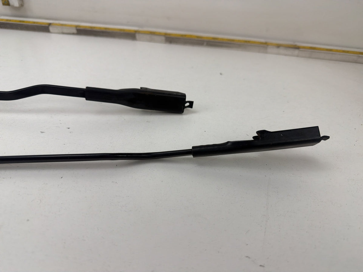 2013-2018 Ford C-Max-Front Left & Right Windshield Wiper Arms DM51-17B589-AA OEM