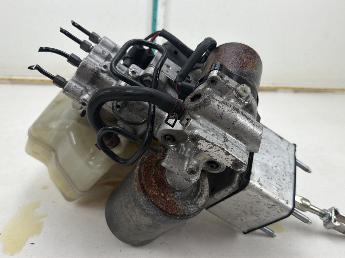 2011-2013 Infiniti QX56 Hydraulic Power Brake Booster Cylinder ABS Pump OEM