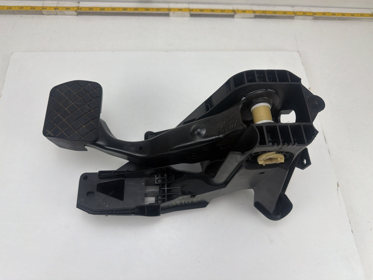 2015-2020 Audi A3 Brake Stop Pedal w/ Bracket Support 5Q1721117E OEM