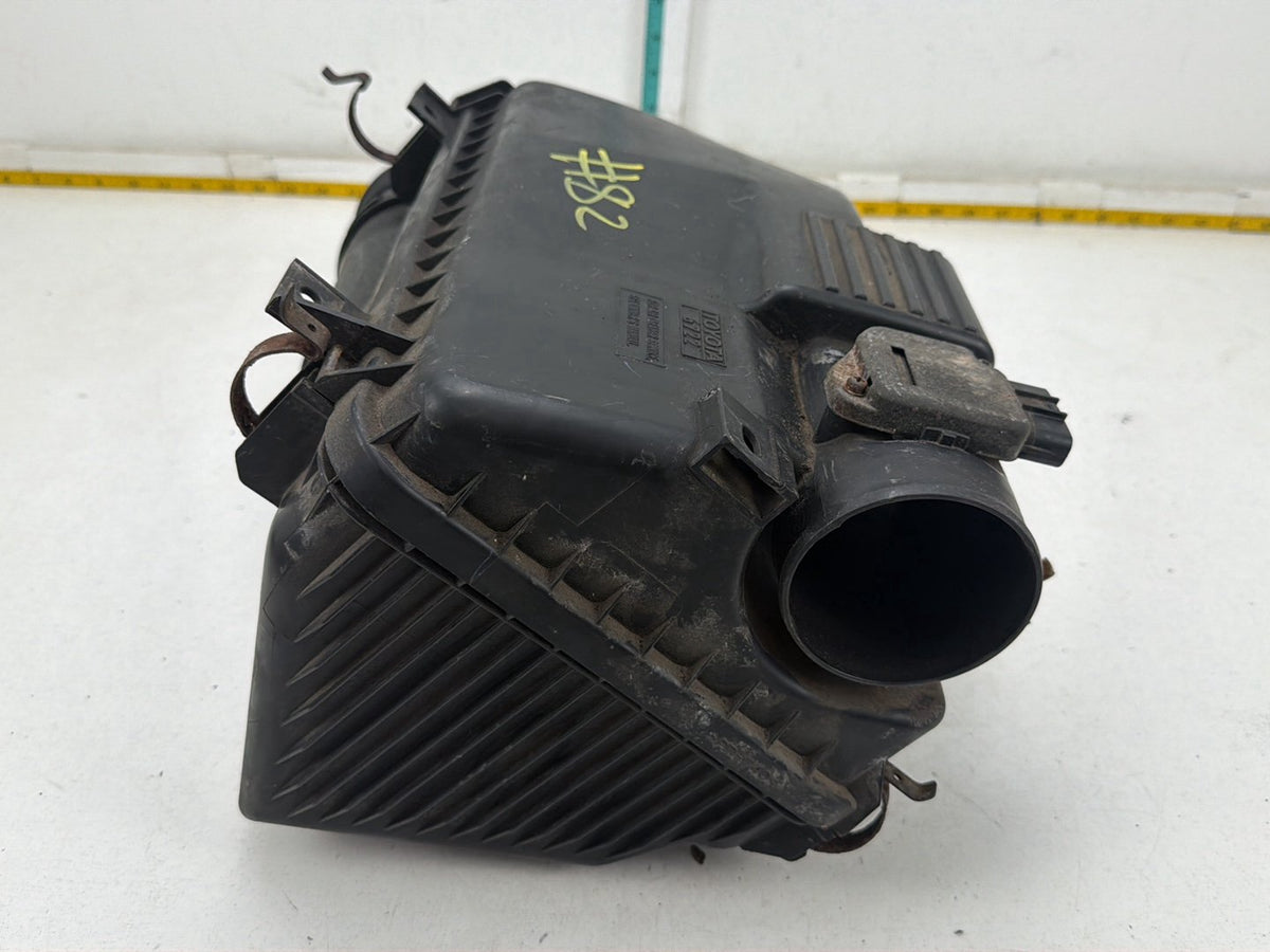 2003-2005 Toyota 4Runner 4.7L Air Intake Cleaner Filter Box Housing Assembly OEM