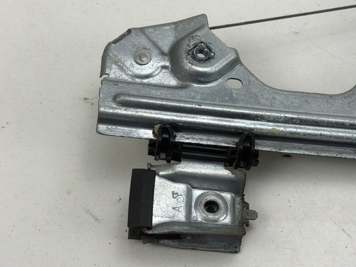 2007-2014 GMC DENALI GMT900 Front Right Side Power Window Regulator W/ Motor OEM