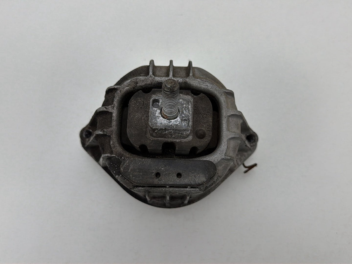 2014 BMW X1 E84 SUV Engine Mount 13981112 OEM