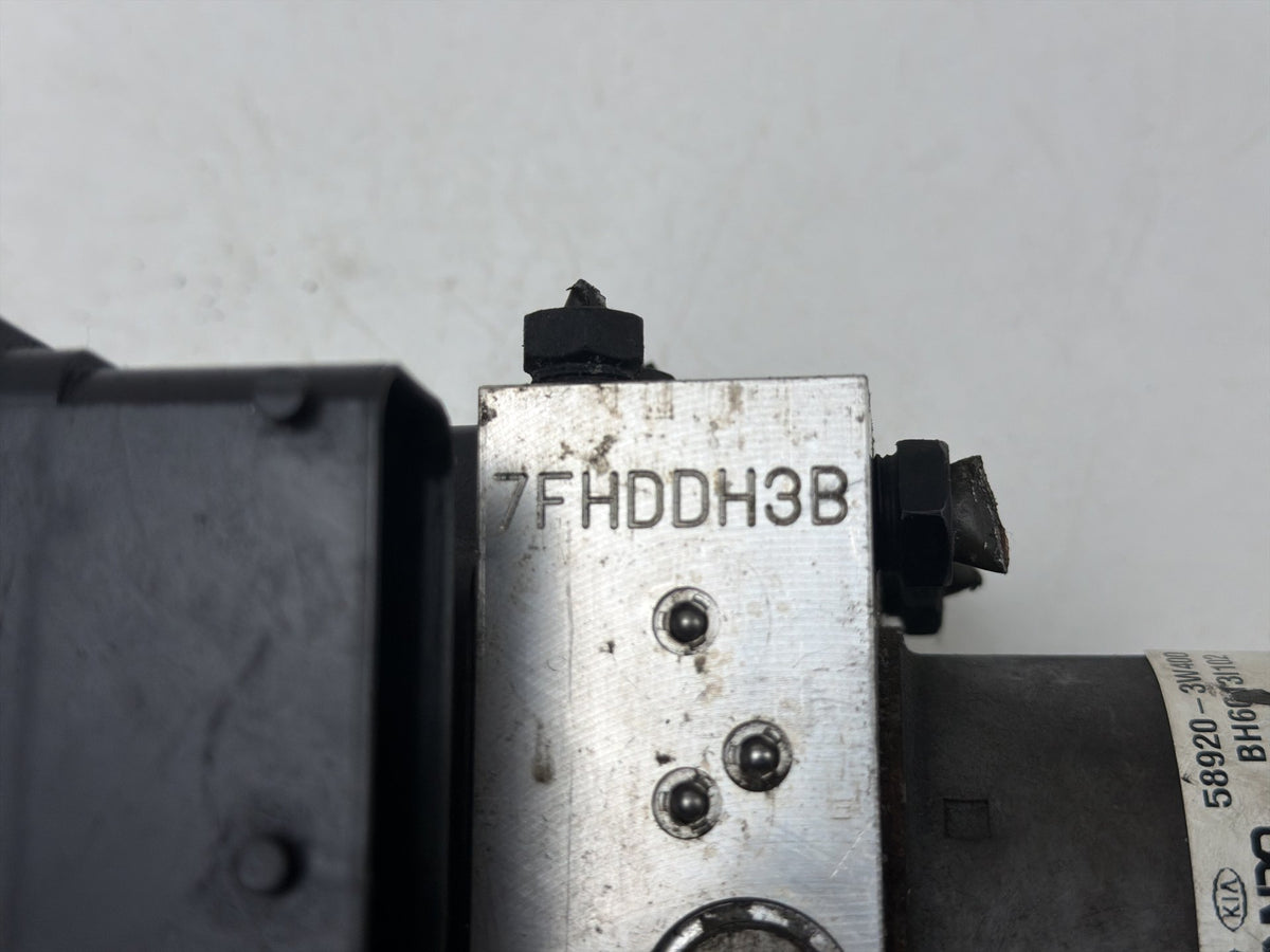 2011-2013 Kia Sportage Anti-Lock ABS Brake Pump Module 58920-3W400 OEM