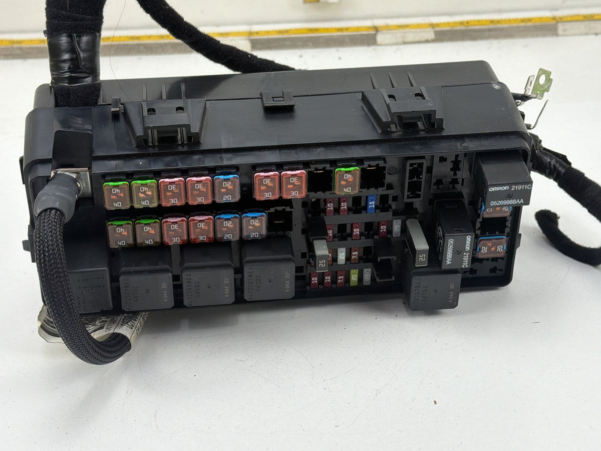 2014-2017 Maserati Ghibli Rear Trunk Fuse Relay Box 670008598 OEM