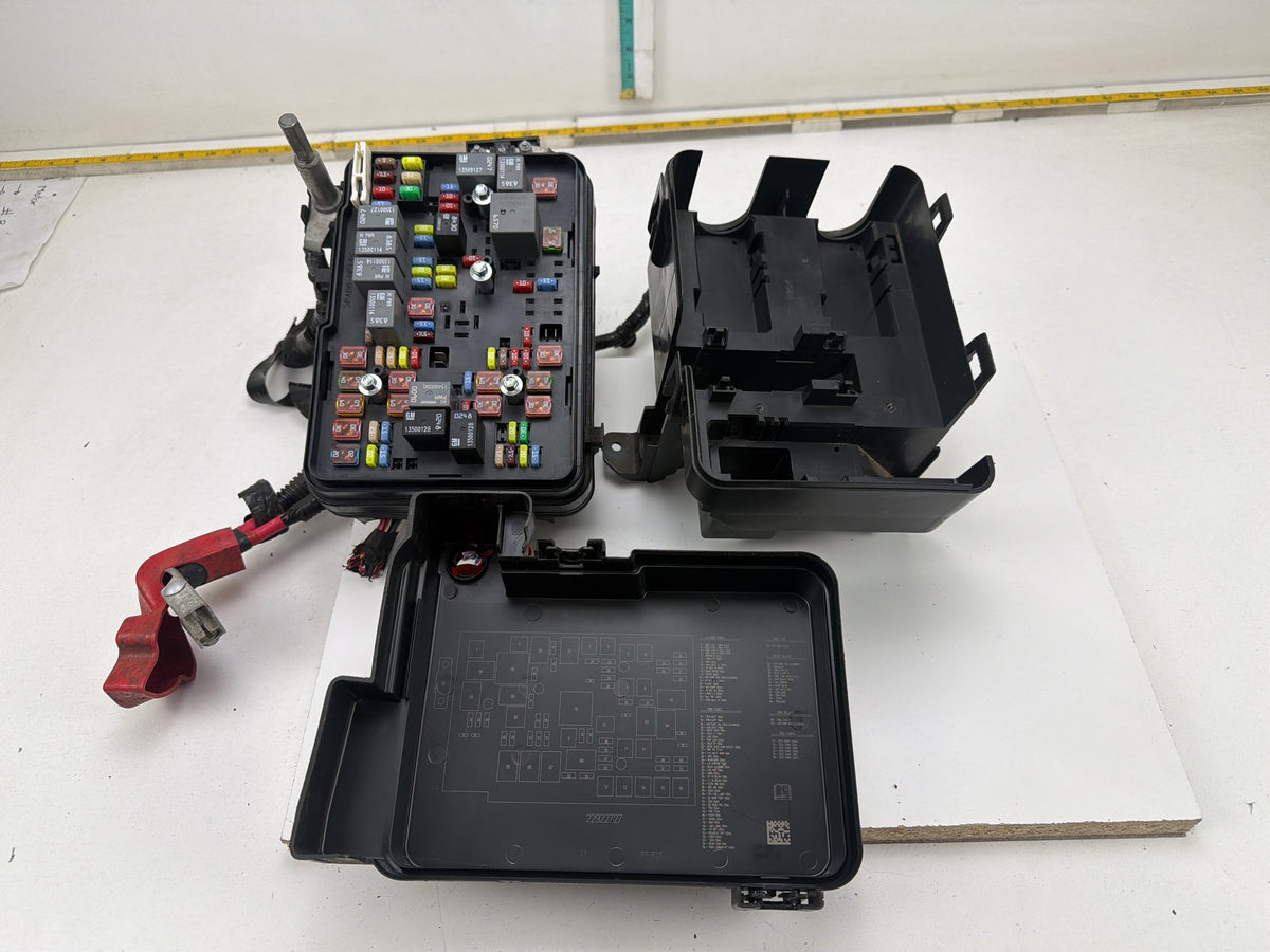 2013-2016 Chevrolet Equinox Fusebox Fuse Box Relay Module 23404556 OEM