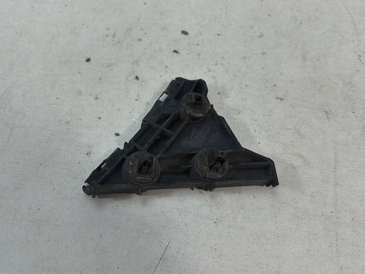2007-2011 Toyota Camry Rear Bumper Left And Right Retainer Set 52575-06030 OEM
