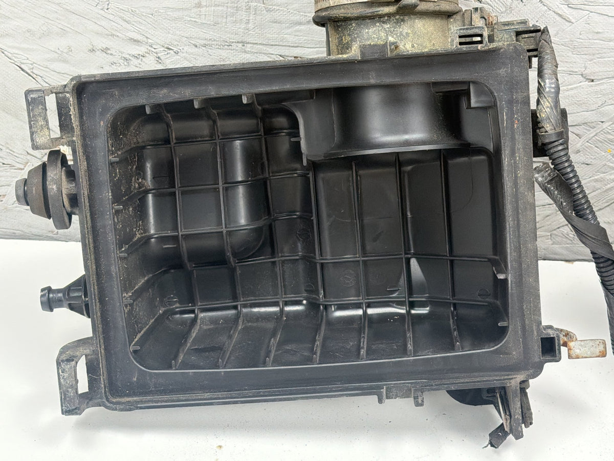 2013-2019 Nissan Sentra - Air Intake Cleaner Filter Housing Box 3RC20 OEM