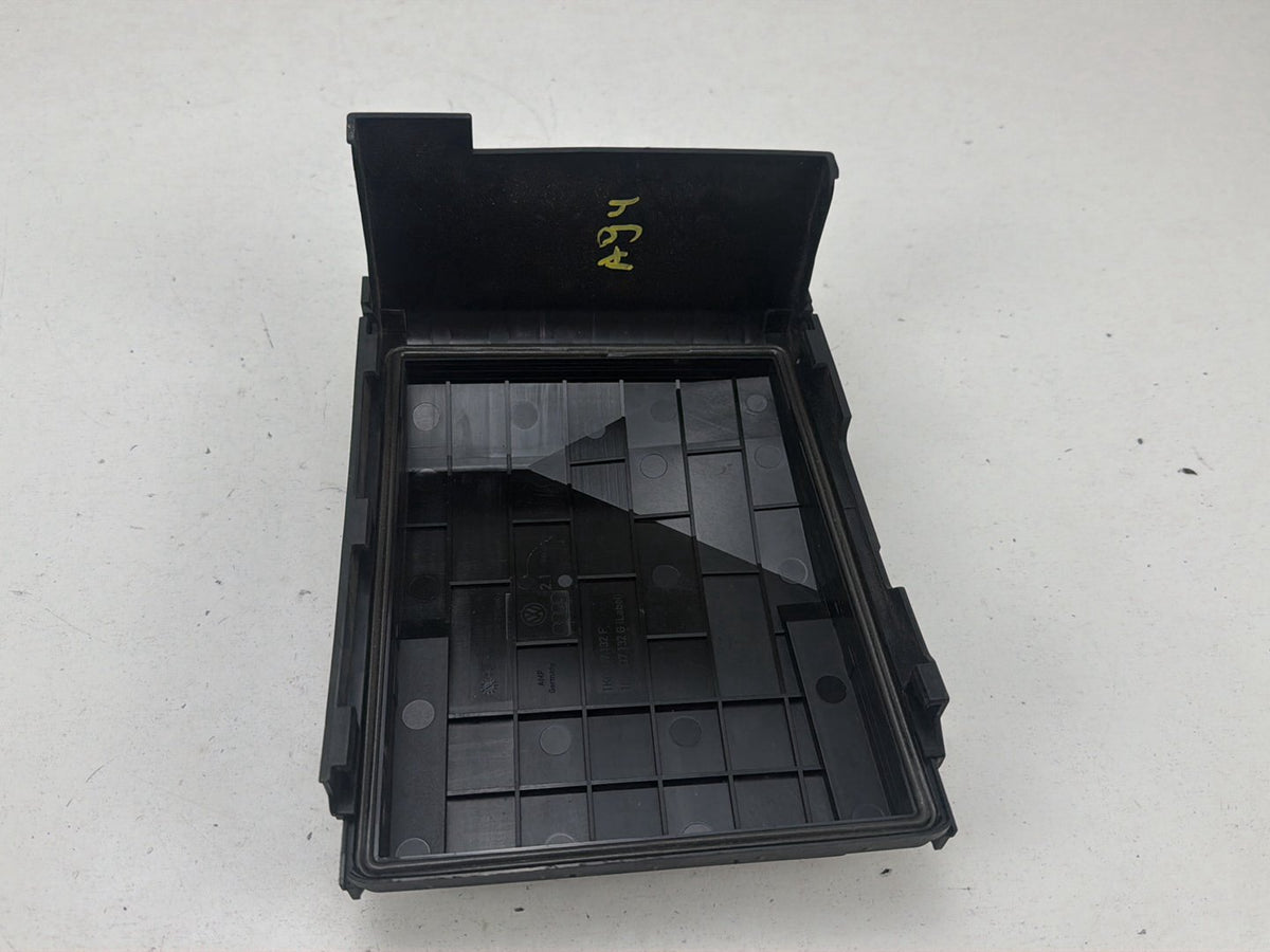 2009-2012 Volkswagen Passat Engine Fuse Relay Box Cover Trim 1K0937132F OEM