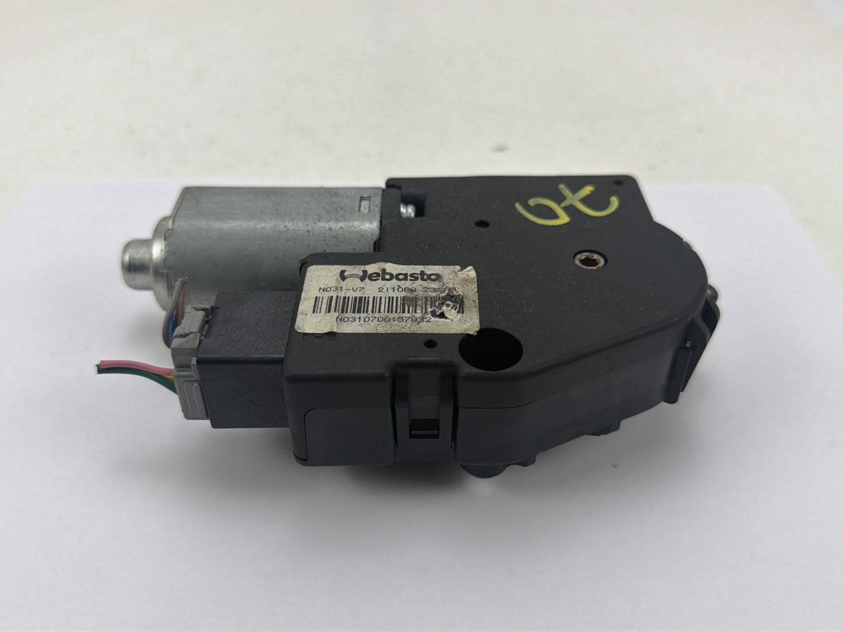 2008-2013 Infiniti G37 Overhead Sun Roof Slide Motor N031-V7 OEM