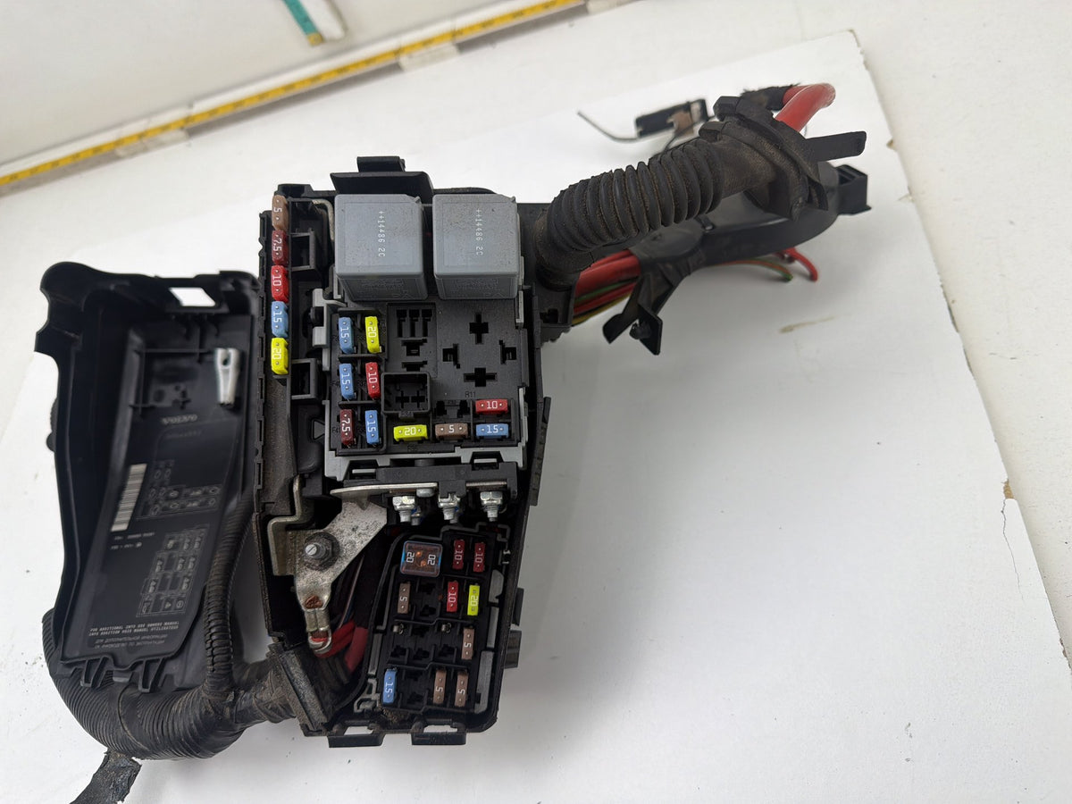 2013-2015 Volvo S60 - Engine Fuse Box Relay Module 6G9T-14A076-L OEM