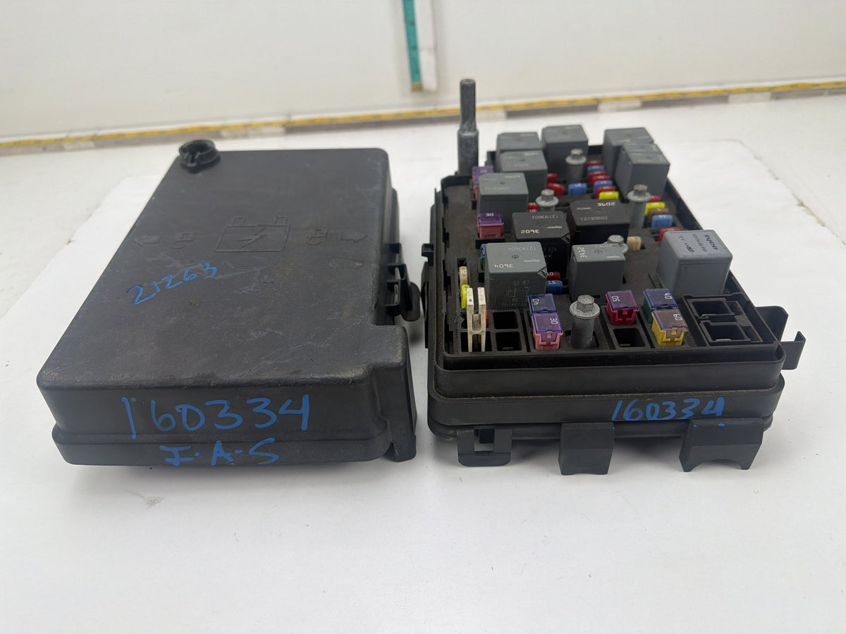 2006-2008 Chevy Cobalt 2.2L Engine Fuse Box OEM