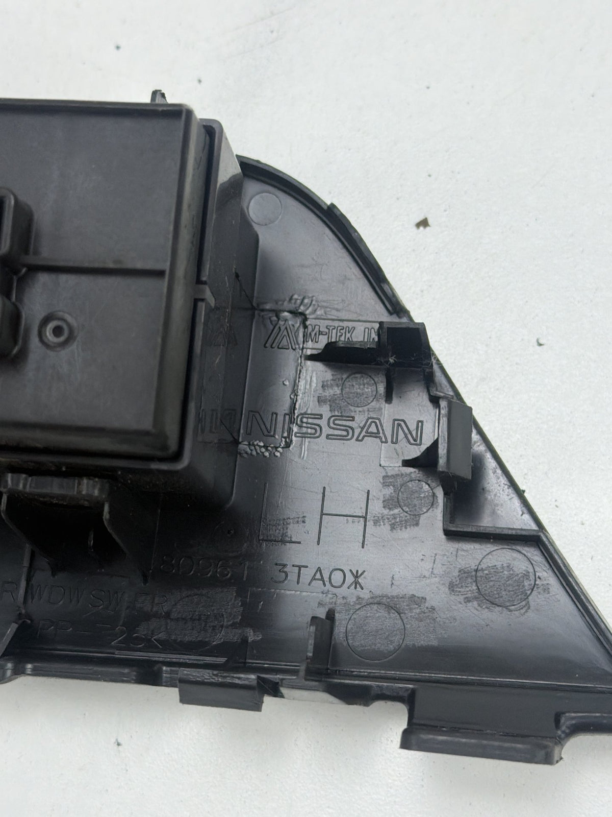 2013-2018 Nissan Altima - Left Driver Door Power Window Switch 80961-3TA0X OEM