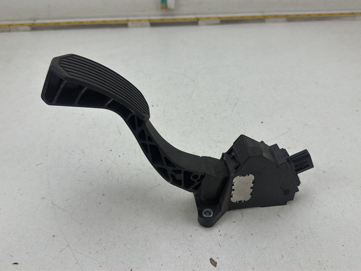 2015-2020 Toyota Sienna Front Driver Left Accelerator Gas Pedal Assembly OEM