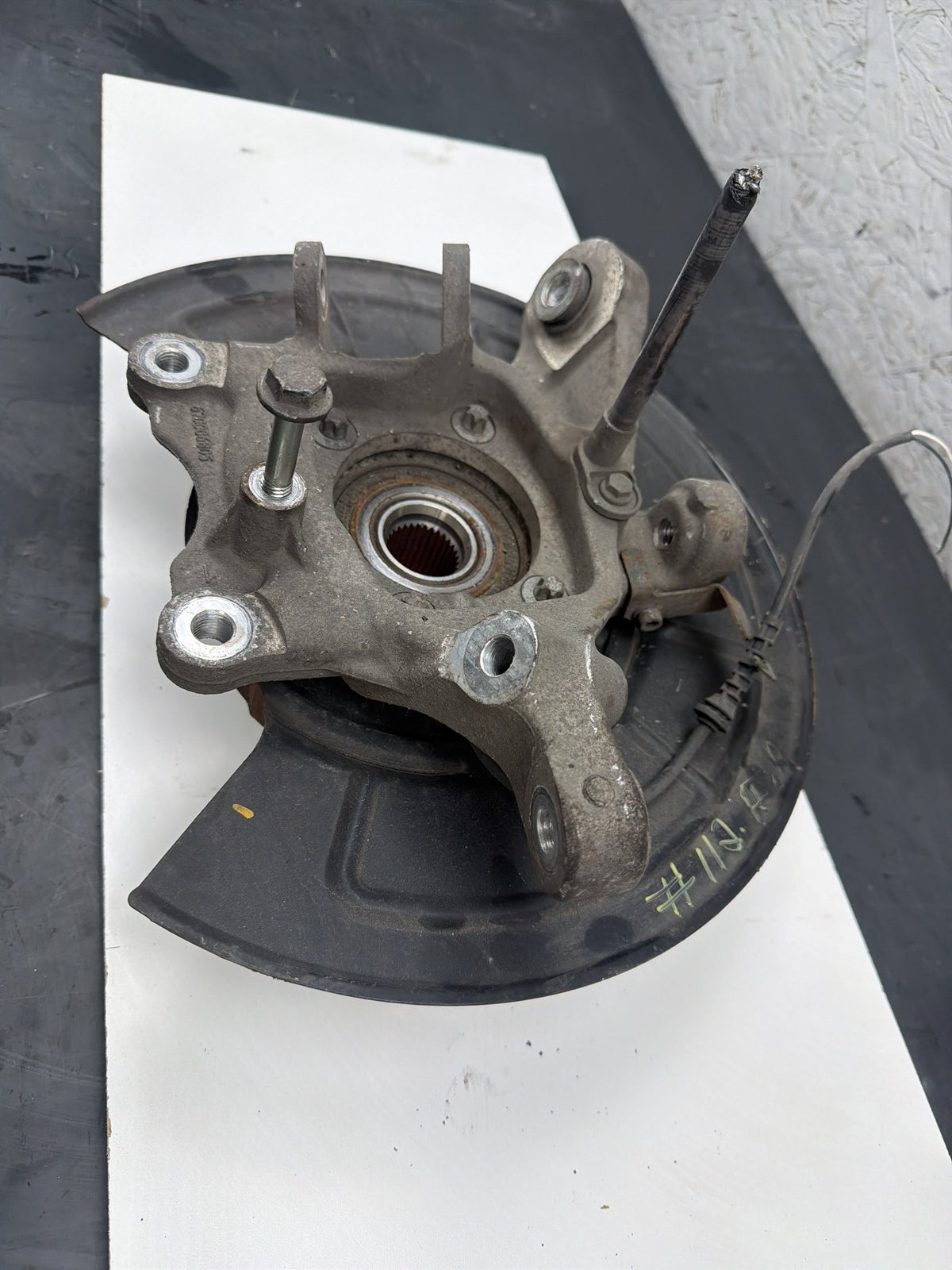 2014-2017 Maserati Quattroporte VI M156 Front Right Steering Knuckle Hub OEM