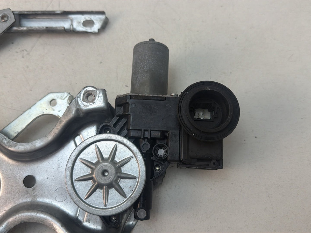 2015-2017 Toyota Sienna L30-Rear Left Door Window Regulator & Motor 85720-08061 OEM