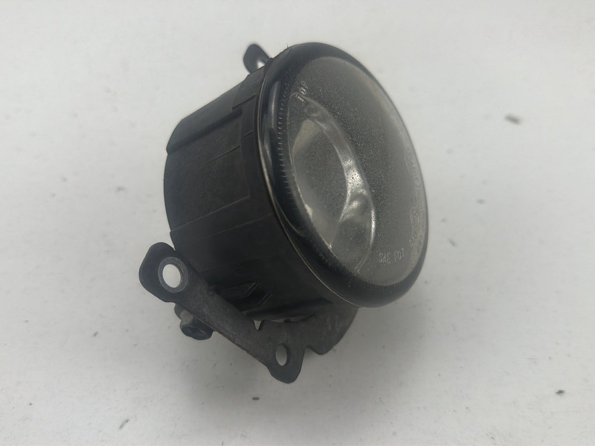 2008-2011 Mitsubishi Outlander Front Left or Right Side Fog Light A047436 OEM