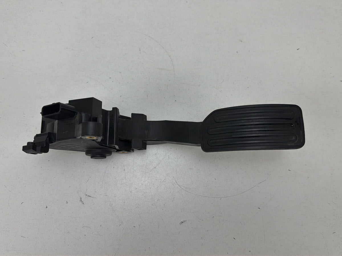 2017-2019 Nissan Sentra B17-Accelerator Gas Pedal 18002-3RA0A OEM