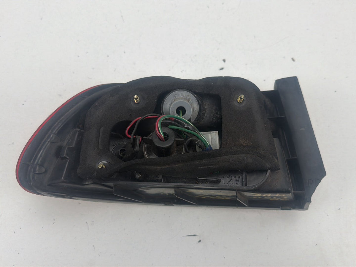 1992-1995 Honda Civic Rear Right Passenger Side Tail Light 043-1128 OEM