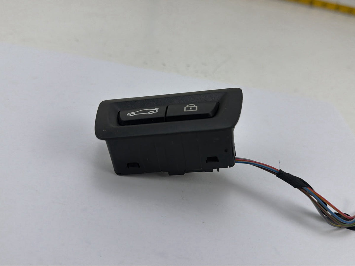 2011-2016 BMW 550i xDrive Trunk Lid Central Lock Unlock Switch 9275121 OEM