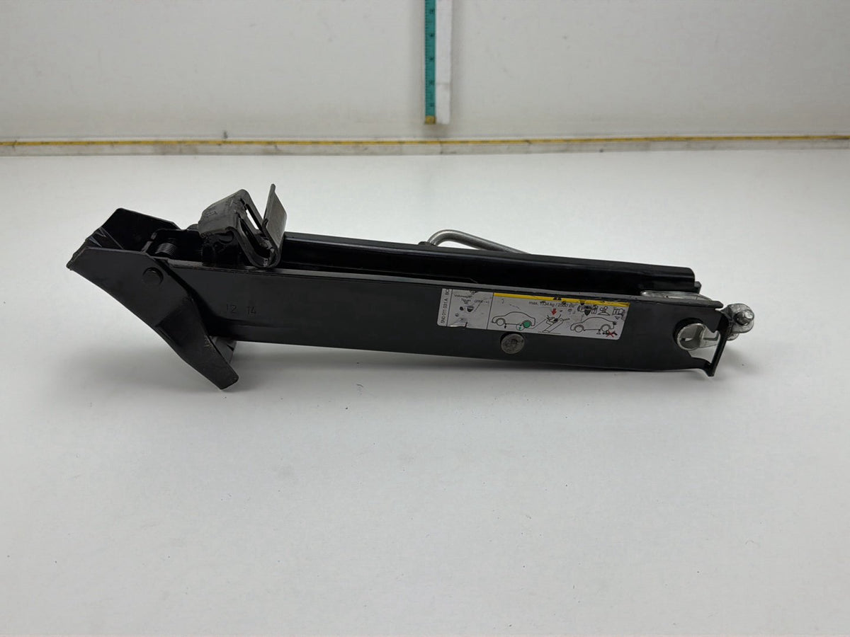 2013-2017 Volkswagen Tiguan Jack/Tool Kit 5N0011031A OEM