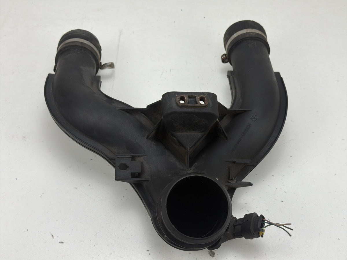 2014-2017 Maserati Ghibli Intercooler Air Intake Y-Pipe Assembly 670001350 OEM