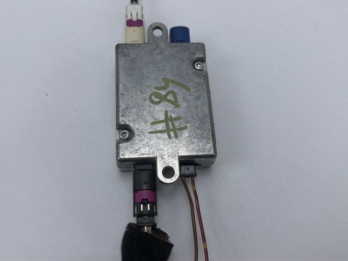 2008-2010 BMW 528i E60 USB Multimedia Hub Antenna Control Module 9123739 OEM