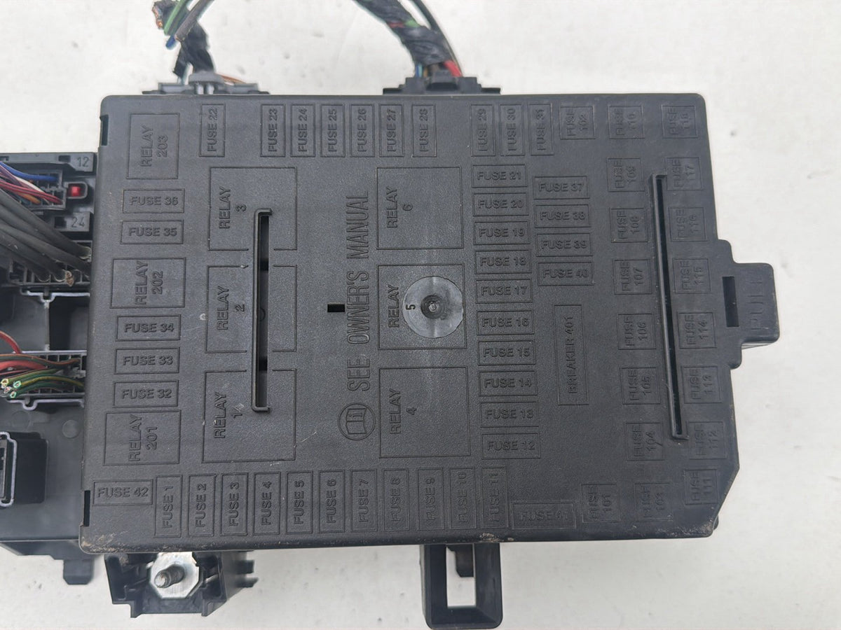 2003-2006 Lincoln Navigator U228 - Fuse Box 3L1T-114A067-AA OEM