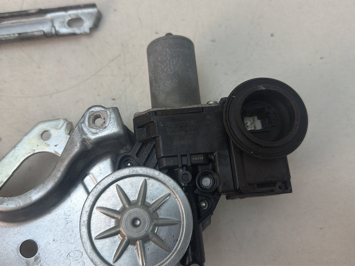 2015-2017 Toyota Sienna L30-Rear Left Door Window Regulator & Motor 85720-08061 OEM
