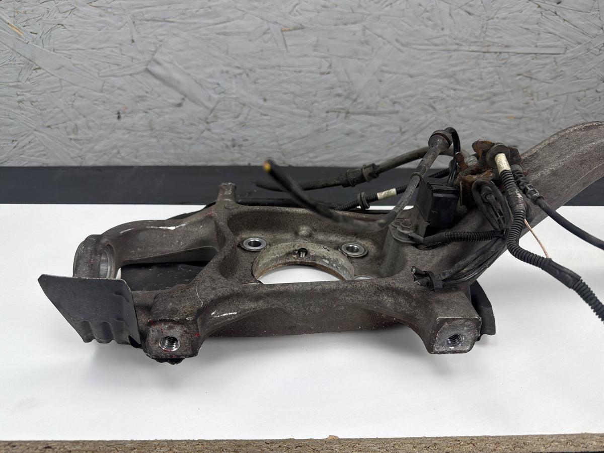 2014-2017 Maserati Quattroporte Rear Left Steering Spindle Knuckle With Hub OEM