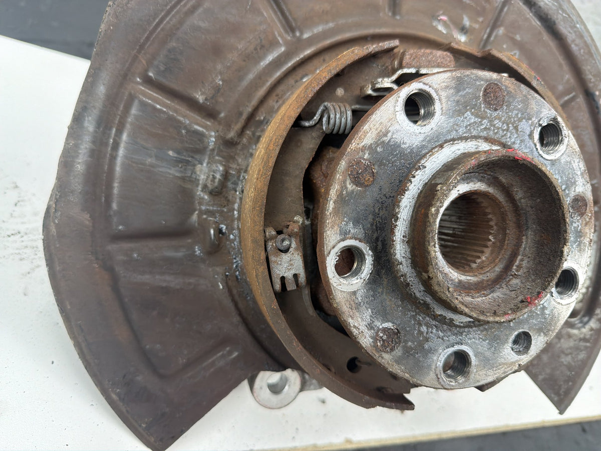 2014-2017 Maserati Quattroporte VI M156 Front Left Side Steering Knuckle Hub OEM