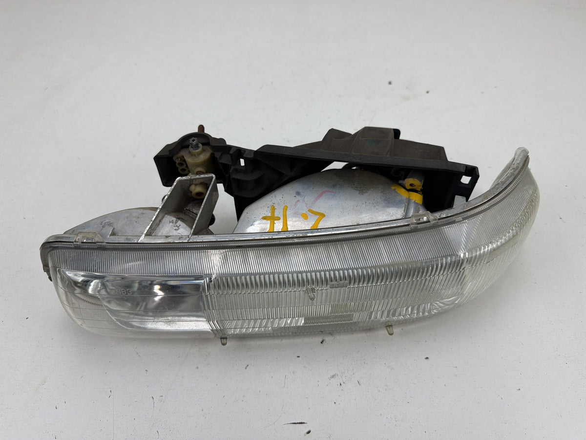 2000-2006 Chevrolet Suburban 1500 Left Side Headlight Assembly 16524537 OEM