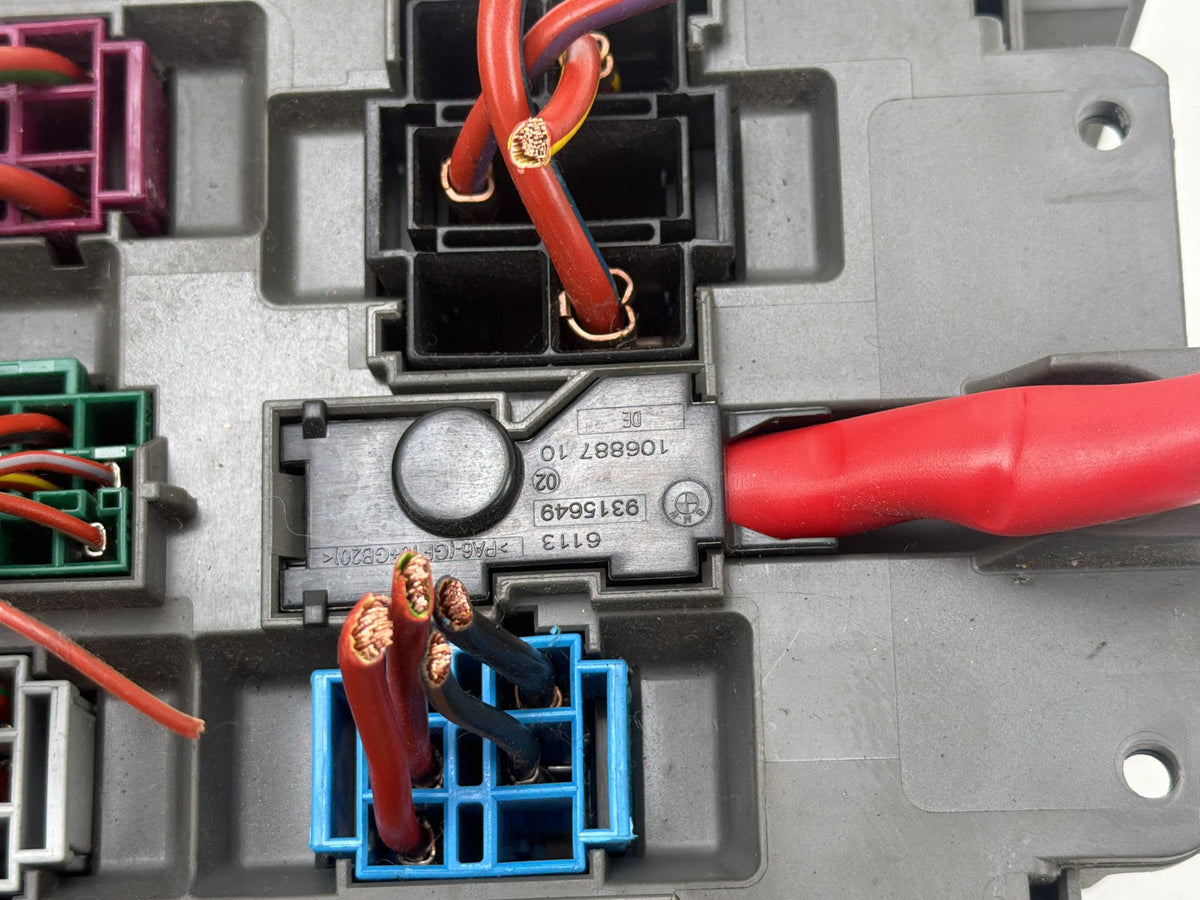 2009-2013 BMW 335i xDrive Front Power Distribution Fuse Relay Box 9119444 OEM