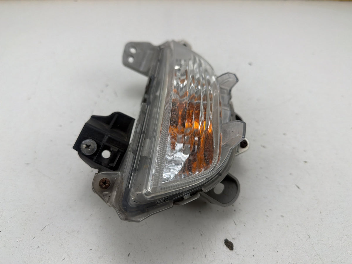 2014-2016 Mazda 3 Front Right Turn Signal Lamp Light B45A51350 OEM