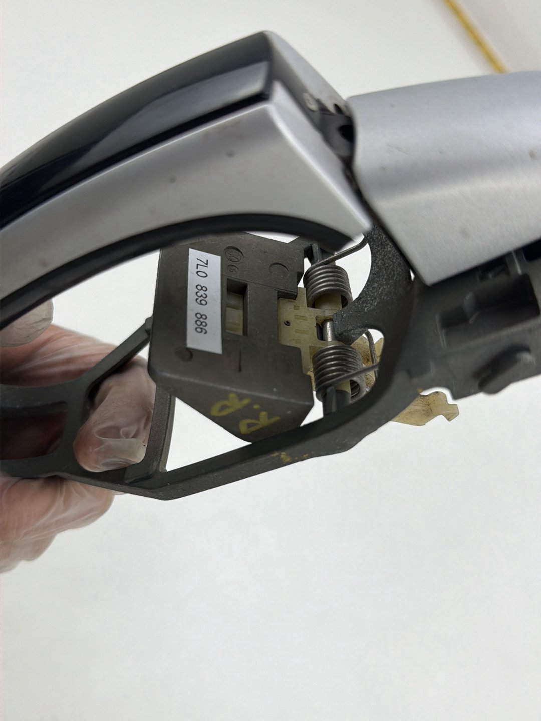 2004 Porsche Cayenne 9PA SUV Right Rear Exterior Door Handle 7L0839886 OEM