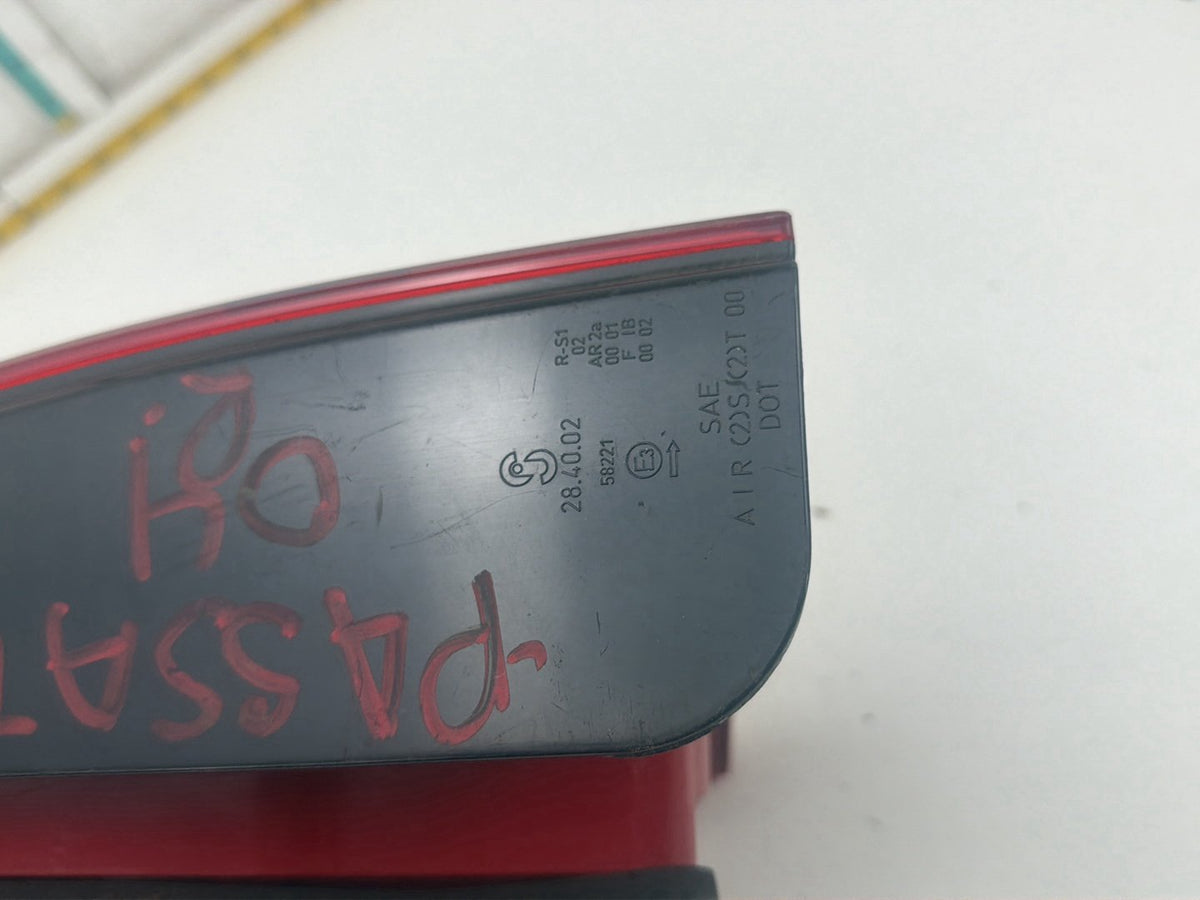 2001-2005 Volkswagen Passat Rear Right Passenger Tail Light 28408015 OEM