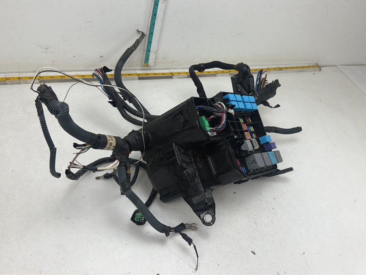 2015-2018 Toyota Sienna Engine Fuse Relay Box Assembly OEM