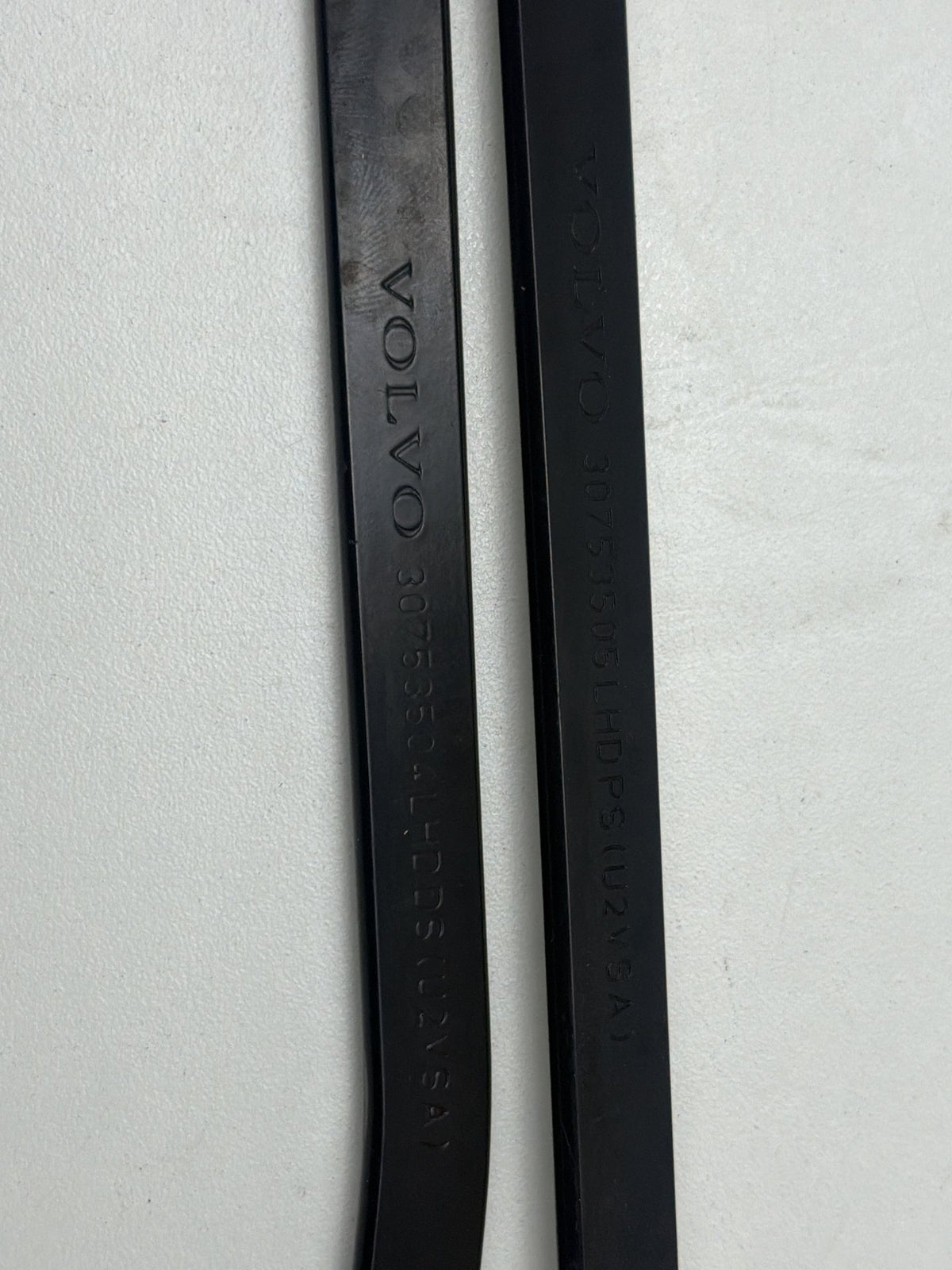 2011-2018 Volvo S60 Front Left & Right Side Windshield Wiper Arms Pair OEM
