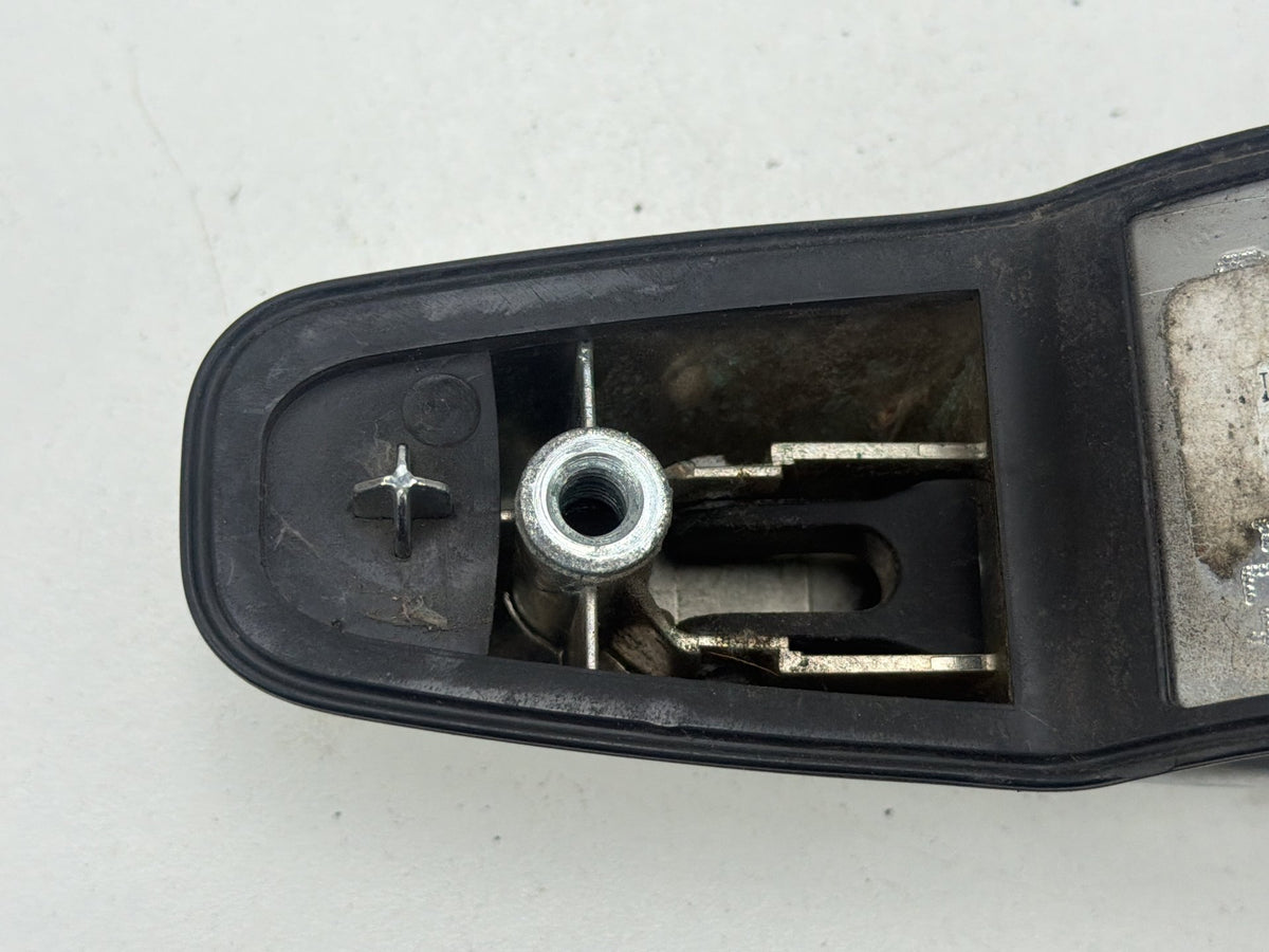 2007-2013 GMC Yukon - Front Left Door Handle 15915660 OEM
