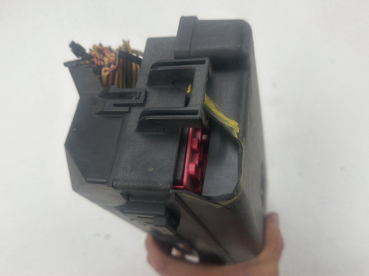 2003-2006 Ford Expedition Engine Power Distribution Fuse Relay Box OEM