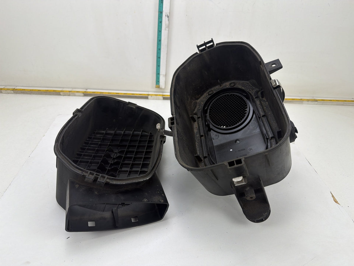 2014-2018 Maserati Quattroporte Right Air Intake Cleaner Filter Housing Box OEM