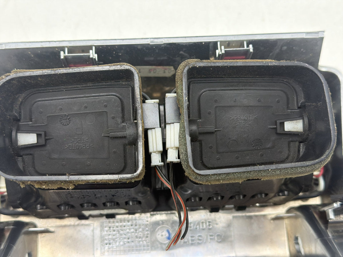 2010-2013 Land Rover Range Rover Rear Console Air Vent LRGJBD500220PUY OEM
