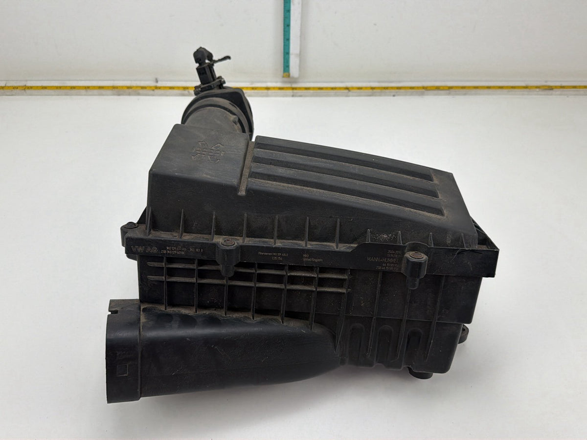 2013-2017 Volkswagen Tiguan Air Filter Housing 4615185956 OEM